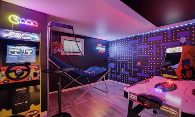 Pocono Summit House | NEWLY RENOVATED! Pac Man Arcade, Hot Tub, Game Room