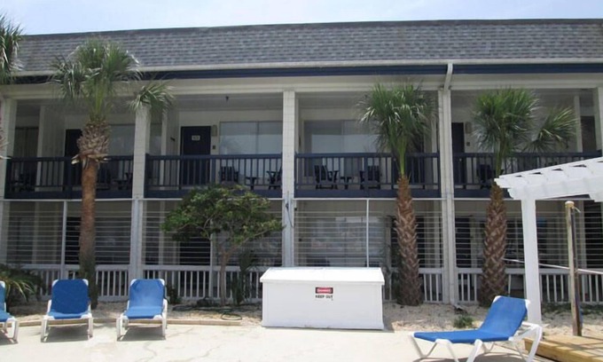 Saint Helena Island Resort | Newly Renovated Poolside Studio Steps from Beach Club & Tennis - Pet Friendly