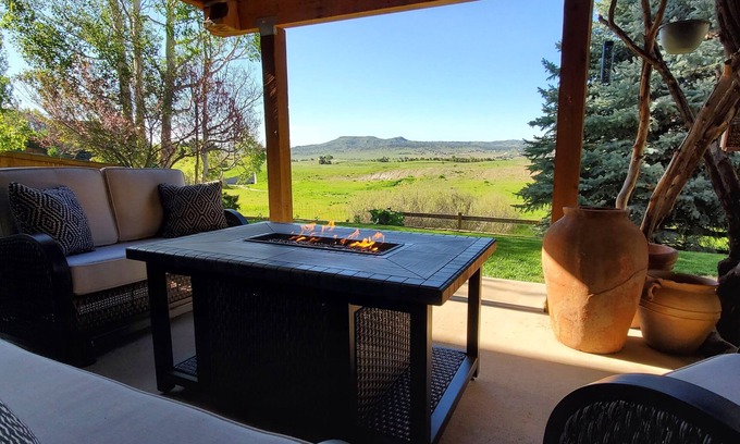 The Meadows House | Newly renovated private downstairs cottage