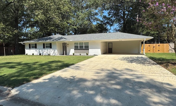 Starkville House | Newly renovated spacious 3 BR/2 Bath home. Only 2.6 miles from Davis Wade.