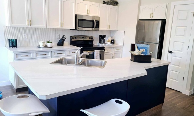 Sylvan Lake House | Newly renovated Suites by a park and close to Beach!