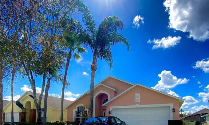 Lake Berkley House | NEWLY RENOVATED!! 4 Bedroom Private home, South Facing pool
