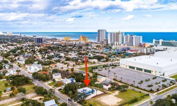 Smith's Memento Apartment | Newly Updated Walk to Beach & Ocean Center