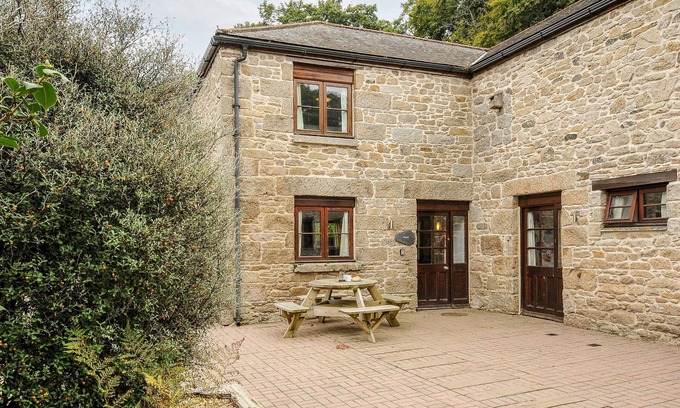 Falmouth Cottage | NEWLYN, TRESOOTH COTTAGES, pet friendly, with pool in Falmouth