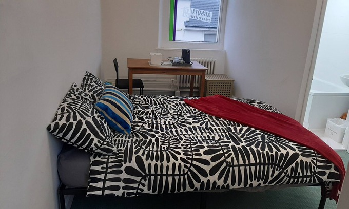 Newport Apartment | Newport 1-Bed Apt, Sleeps 2 near Train Station
