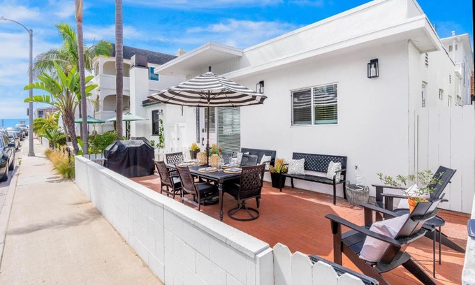 West Newport House | Newport Cottages A & B