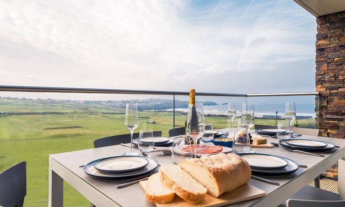 Newquay Cottage | NEWQUAY FISTRAL BEACH VIEW, family friendly in Newquay