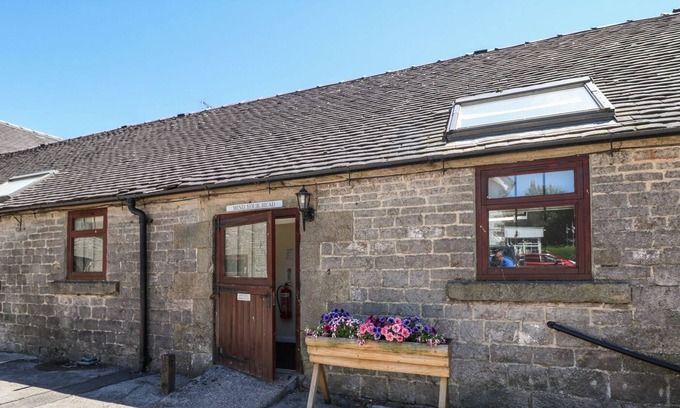Newton Grange Apartment | NEWTON HOUSE APARTMENT, with a garden in Tissington