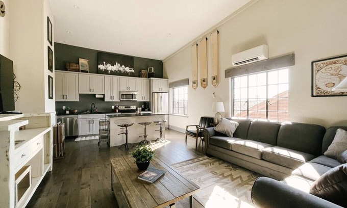 Downtown Knoxville Apartment | Neyland View Condo - Heart of Downtown Knoxville