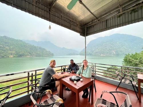 Nam Mau House | Nhà nghỉ Sơn Lâm - Panorama lake view