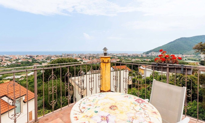 Borghetto Santo Spirito Villa | Nice apartment in villa for 5 people with pool, WIFI, A/C, balcony and pets allowed