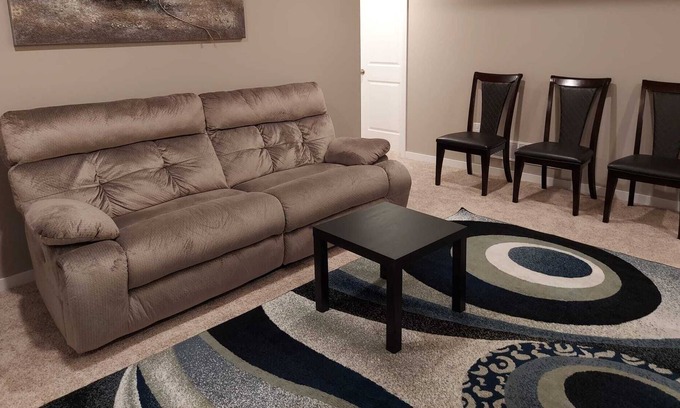 Oakdale House | Nice and clean 1 bedroom studio in Walk-in Basement