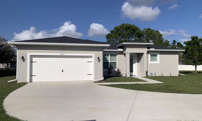 Poinciana House | Nice and quiet location, a refuge from the hustle. Brand New house with 3 spacio