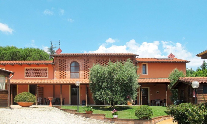 Orentano Apartment | Nice apartment for 5 people with A/C, pool, WIFI, TV and patio