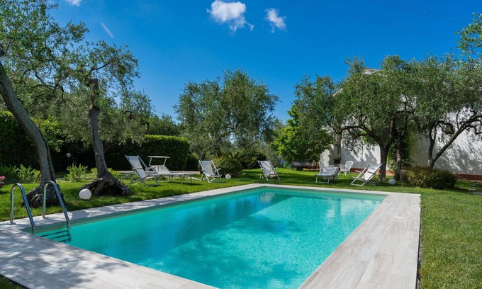 Monade Santa Lucia Villa | Nice apartment in villa with WIFI, pool, TV, patio, pets allowed, panoramic view and parking
