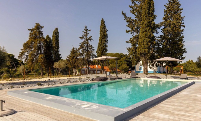 Sao Martinho Villa | Nice apartment in villa for 2 guests with WIFI, pool, TV, terrace and parking