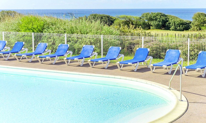 Chateau-d'Olonne Apartment | Nice apartment for 4 people with pool, WIFI, TV, terrace, pets allowed and parking