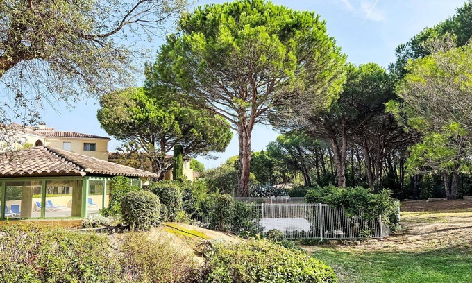 Cote d'Azur- French Riviera Apartment | Nice apartment for 4 guests with WIFI, pool, TV and balcony