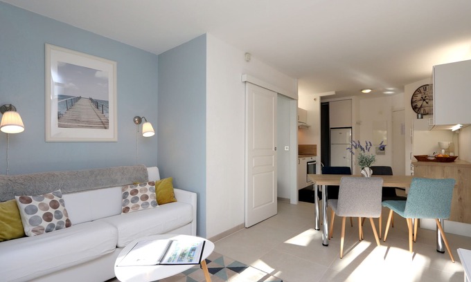 Saint-Raphael Apartment | Nice apartment 3 * by the sea, air conditioning, Wifi, swimming pool, parking