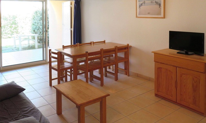 Carcans Plage Apartment | Nice apartment for 6 guests with TV, terrace, pets allowed and parking