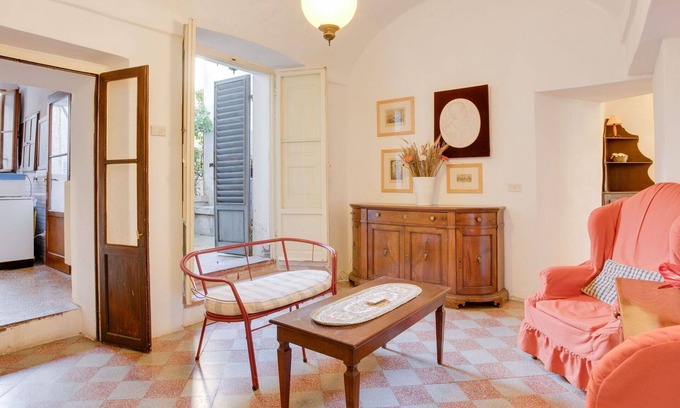 San Gimignano City Centre Apartment | Nice apartment for 6 people with terrace