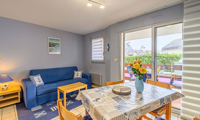 Locmariaquer Apartment | Nice apartment for 4 guests with TV and balcony