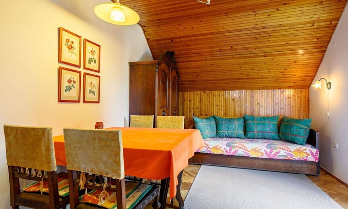 Szantod Apartment | Nice apartment for 4 people with WIFI, A/C, TV, terrace and parking
