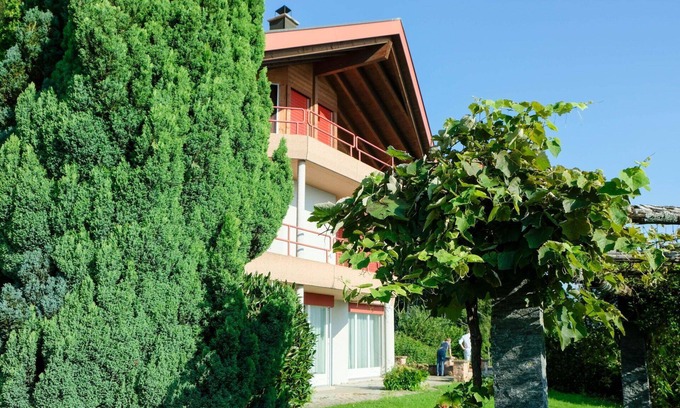 Spiez Apartment | Nice apartment for 12 guests with WIFI, TV, balcony and pets allowed