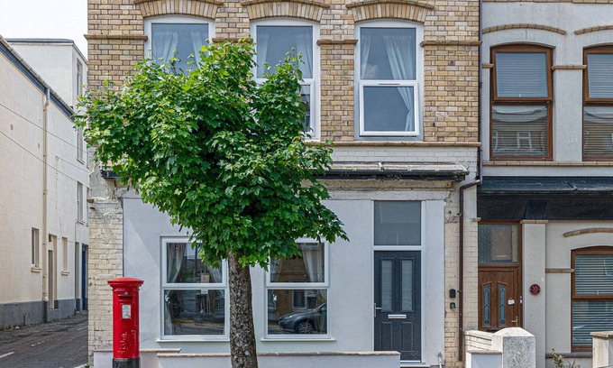 Rhyd-y-clafdy Apartment | Nice apartment for 15 people with WIFI, hot tub, terrace and pets allowed