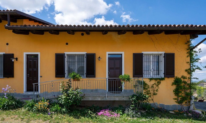 Vinchio Apartment | Nice apartment for 2 guests with WIFI, pool, A/C, terrace, pets allowed and panoramic view