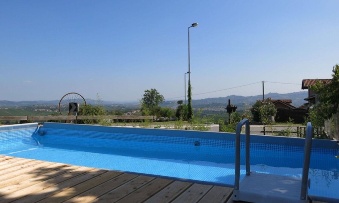 La Morra Apartment | Nice apartment for 2 people with WIFI, pool, TV, patio, pets allowed and parking