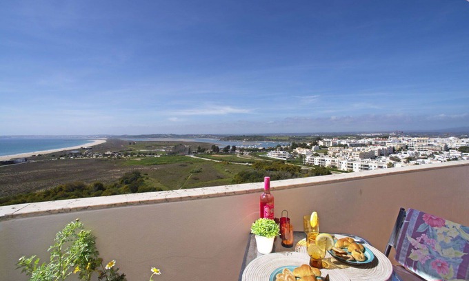 Torralta Apartment | Nice apartment for 2 people with A/C, WIFI, TV, balcony and parking