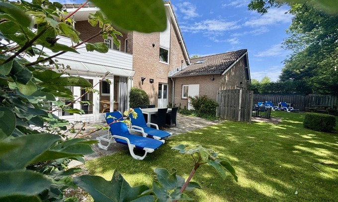 Oostkapelle Apartment | Nice apartment for 20 guests with WIFI, TV, terrace and parking