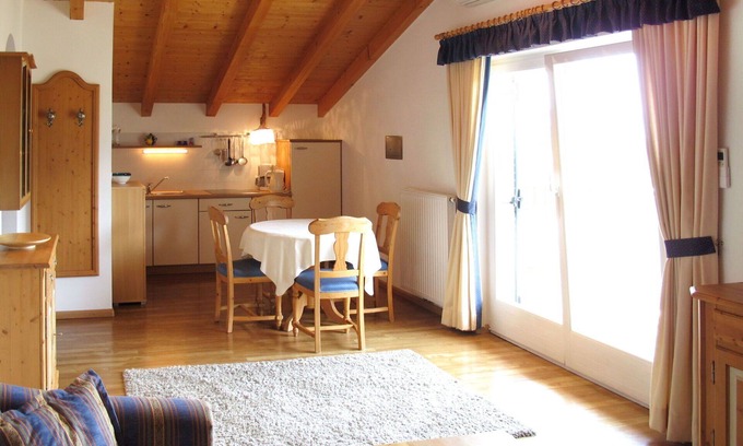 Merano Apartment | Nice apartment for 3 guests with WIFI, pool, A/C, TV, balcony, pets allowed and parking