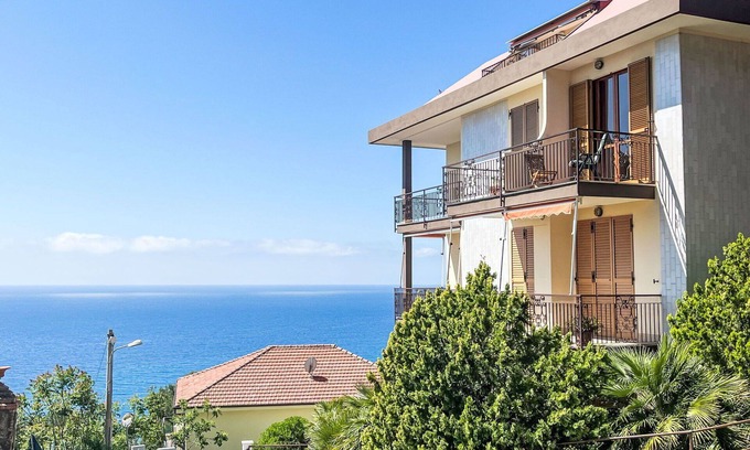 Costarainera Apartment | Nice apartment for 3 people with pool, TV, balcony and pets allowed