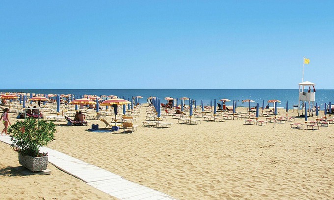 Jesolo Pineta Apartment | Nice apartment for 4 guests with A/C, TV, balcony, pets allowed and parking