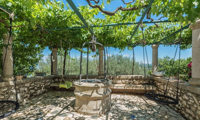 Ravni Apartment | Nice apartment for 4 guests with A/C, WIFI, TV, terrace and parking