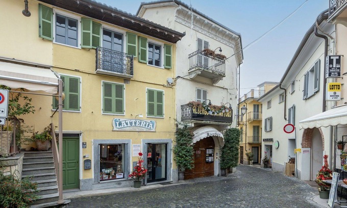 Cocconato Apartment | Nice apartment for 4 guests with WIFI, A/C, TV, balcony and pets allowed