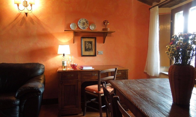 Trequanda Apartment | Nice apartment for 4 people with WIFI, pool, TV and parking, close to Montepulciano