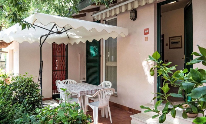 San Feliciano Apartment | Nice apartment for 4 people with WIFI, A/C, pool, TV, patio and pets allowed