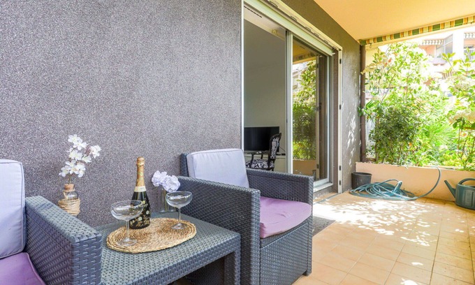 Eze Apartment | Nice apartment for 4 people with WIFI, pool, TV, terrace and pets allowed