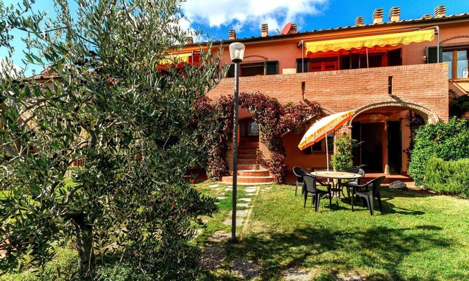 Sughera Apartment | Nice apartment for 5 people with pool, A/C, WIFI, TV and veranda, close to San Gimignano