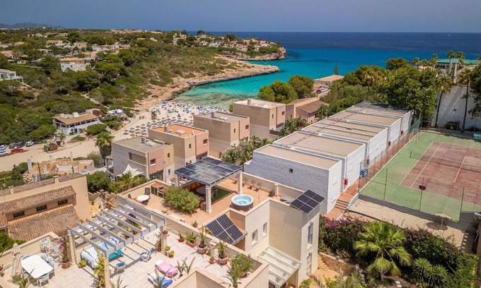 Cala Romantica Apartment | Nice apartment for 6 guests with pool, A/C, hot tub, TV and terrace