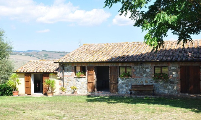 Il Poggio Apartment | Nice apartment for 6 guests with pool, WIFI, TV, pets allowed and panoramic view