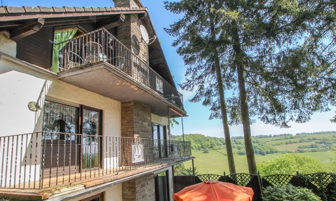 Immerath Apartment | Nice apartment for 7 guests with WIFI, TV, terrace, pets allowed and parking