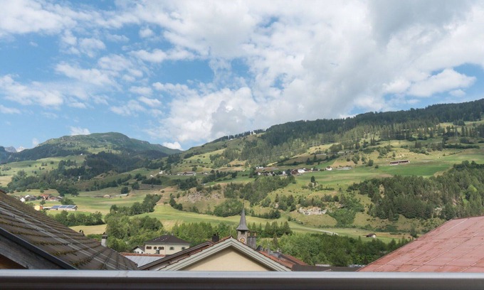 Zillis Apartment | Nice apartment for 7 people with WIFI, TV, balcony and panoramic view