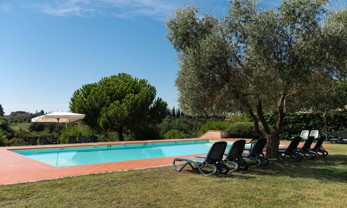 Siena Apartment | Nice apartment for 8 people with WIFI, hot tub, pool, pets allowed and parking