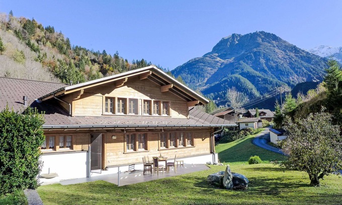 Gadmen Apartment | Nice apartment for 5 guests with WIFI, TV, patio, pets allowed and panoramic view