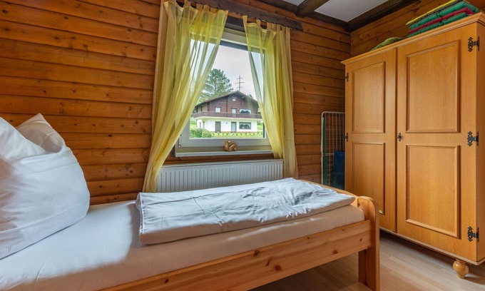 Hohenwarth Apartment | Nice apartment for 5 people with WIFI, TV, balcony, pets allowed and parking