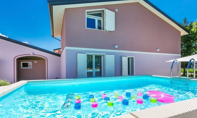 Cecina Apartment | Nice apartment for 7 guests with WIFI, A/C, private pool, TV, terrace and pets allowed
